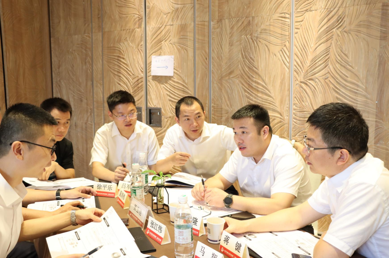 2021年6月25日-26日，yh86银河国际二建组织开展了2021年中高层主管执行力培训。本次培训特邀清华、北大、上海交大总裁班讲师，中国企业家协会特聘高级讲师许晋老师进行授课。