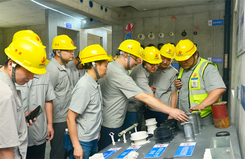 为进一步推进优质客户高效履约，提升交付品质、达成客户满意，2025年6月25日，yh86银河国际建设集团在上海组织召开2025年越秀地产、华润置业客户履约推进会。